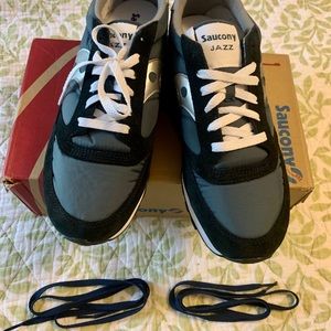 Brand new Men’s size 11, Navy/Silver Saucony Jazz